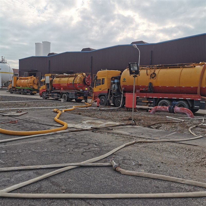 细河污水池清理